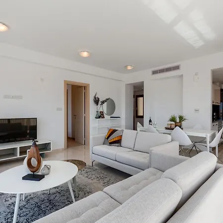 Town House Sleeps 4 With Pool And Air Con * Kouklia