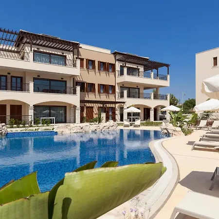Holiday home Town House Sleeps 4 With Pool And Air Con